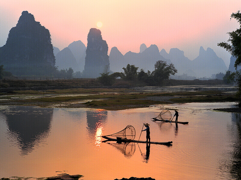 Magnifiques paysages à Guilin avec la rivière Li