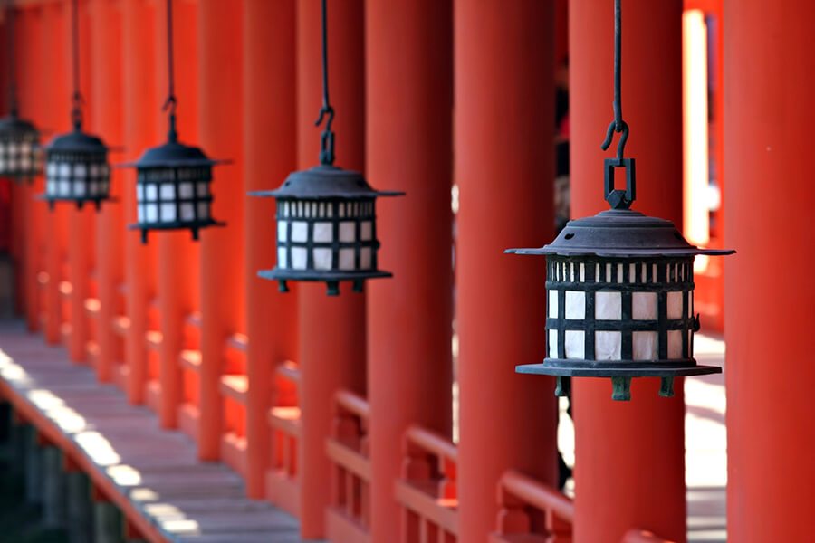 Lanternes au Shrime Isthukushima Miyajima