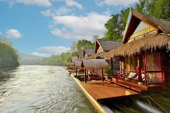 Floatel Hotel près de river Kwai