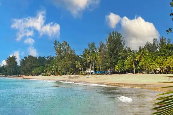 Plage devant l'hôtel Paradise Khao Lak