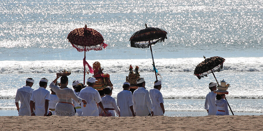 Circuit Bali Discovery avec procession sur la plage