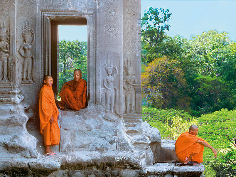 Rencontre avec les moines devant le temple Angkor Wat