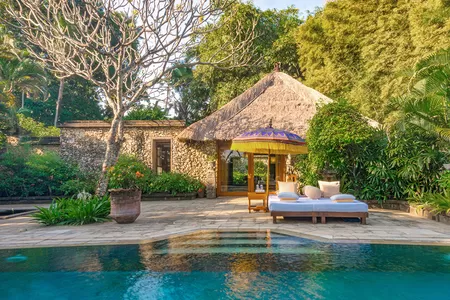 Hôtel de charme et 5 étoile en bord de mer à Seminyak. Haute de gamme