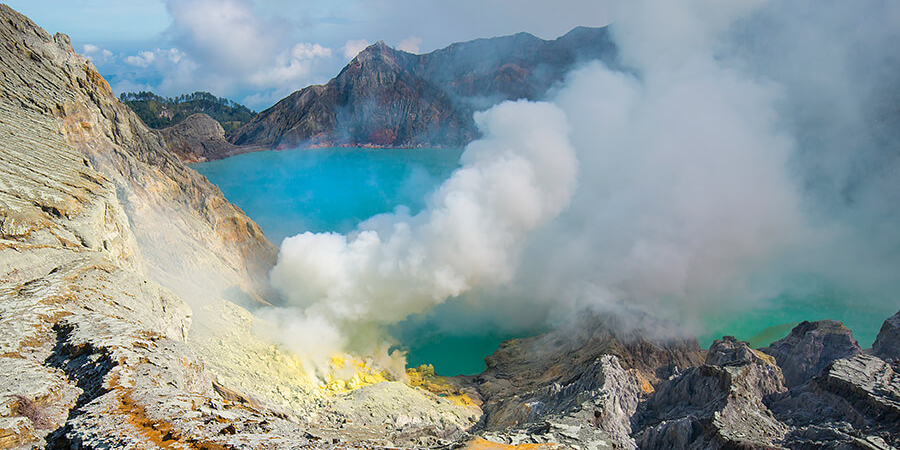 Le cratère du volcan Ijen