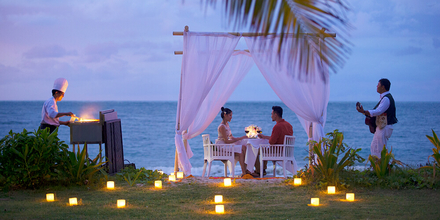 Diner romantique à l'hôtel de Luxe Bali Intercontinental Resort & Spa