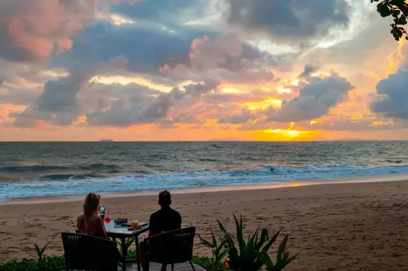 Coucher du soleil devant l'hôtel Layana Koh Lanta