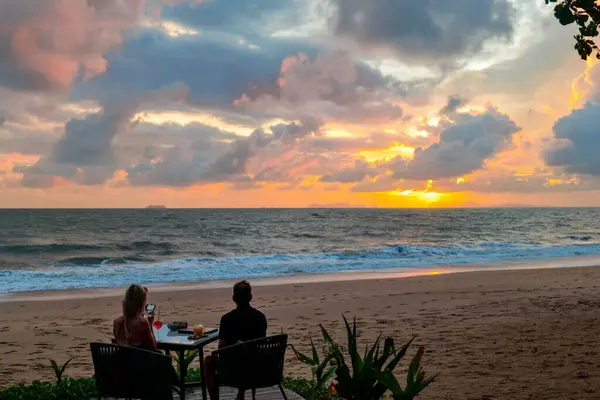 Coucher du soleil devant l'hôtel Layana Koh Lanta
