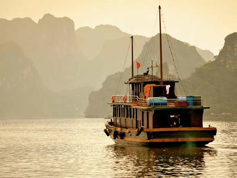 Circuit Vietnam avec 1 nuitée sur une jonque dans la Baie d'Halong