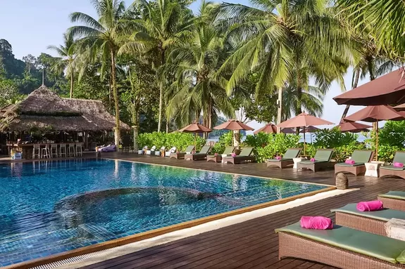 Piscine de l'hôtel Paradise Khao Lak