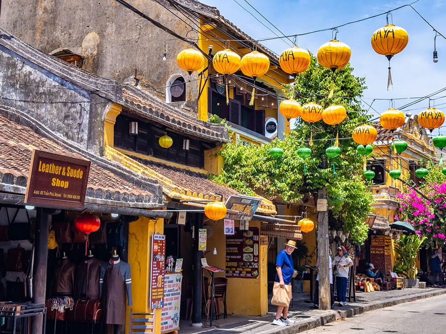 Ruelle avec lanternes à Hoi An
