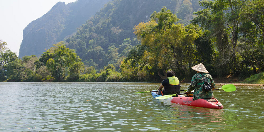 Kayaking à Vang Vien