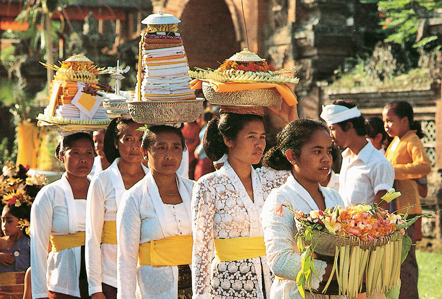 [Translate to Französisch:] Partout des processions à Bali