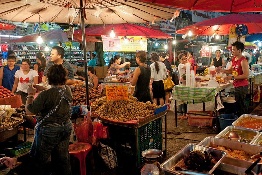 Partir en Thaïlande avec la visite du marché de nuigt à Chiang Mai