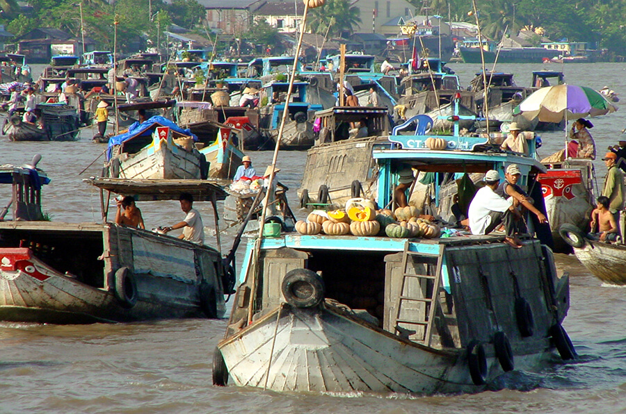 Marché flottant à Can Tho dans le Delta du Mékong